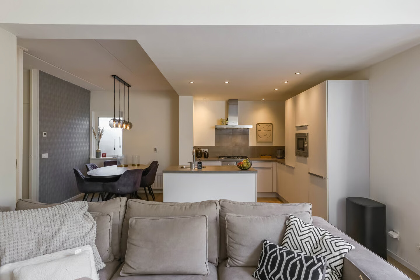Tussenwoning te koop: Ten Oeverlaan 72, Groningen