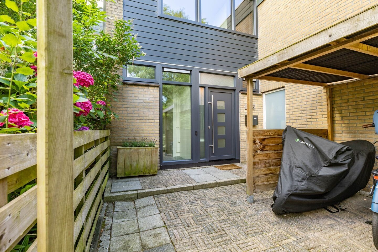 Tussenwoning te koop: Ten Oeverlaan 72, Groningen