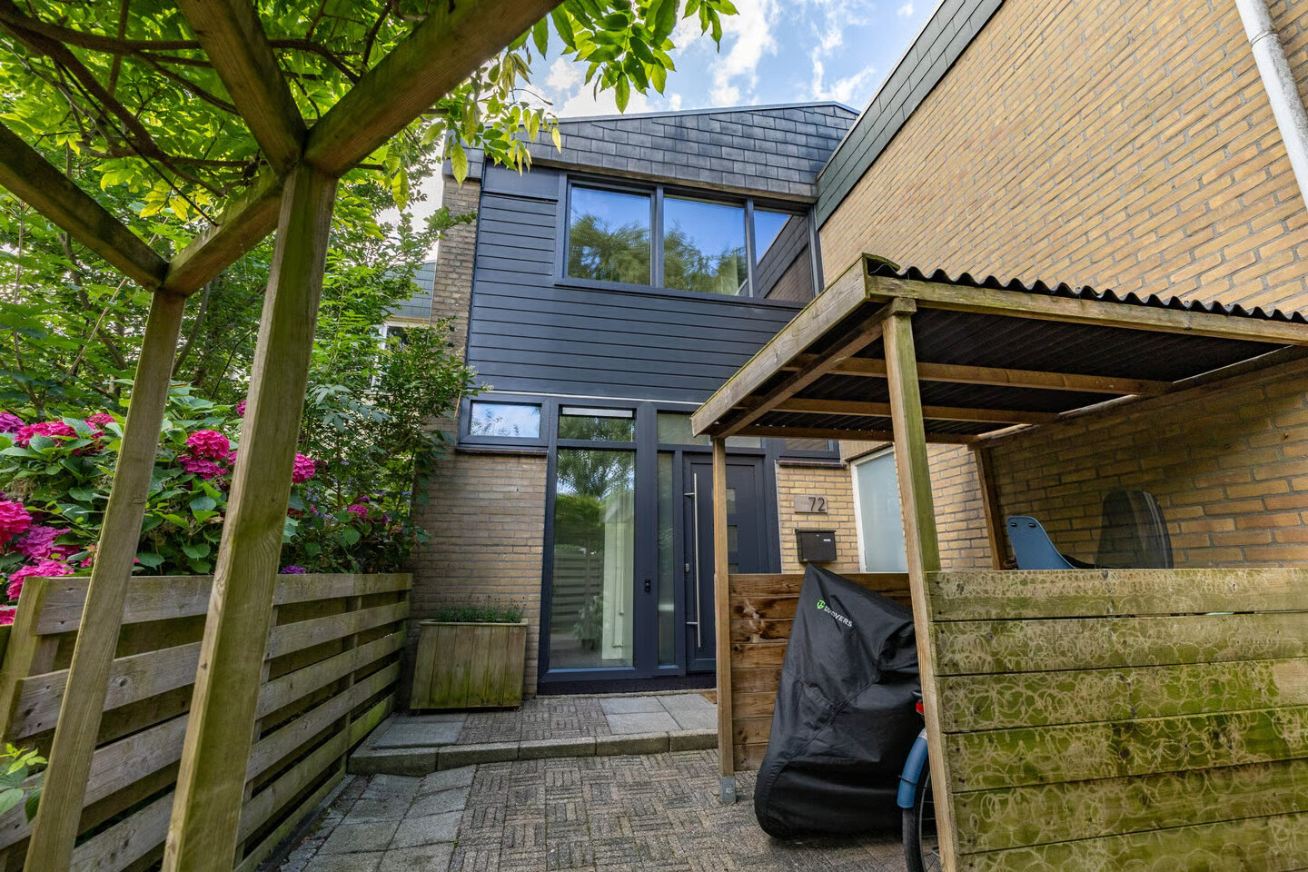 Tussenwoning te koop: Ten Oeverlaan 72, Groningen