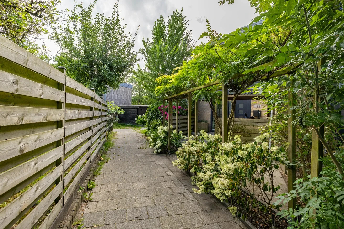 Tussenwoning te koop: Ten Oeverlaan 72, Groningen