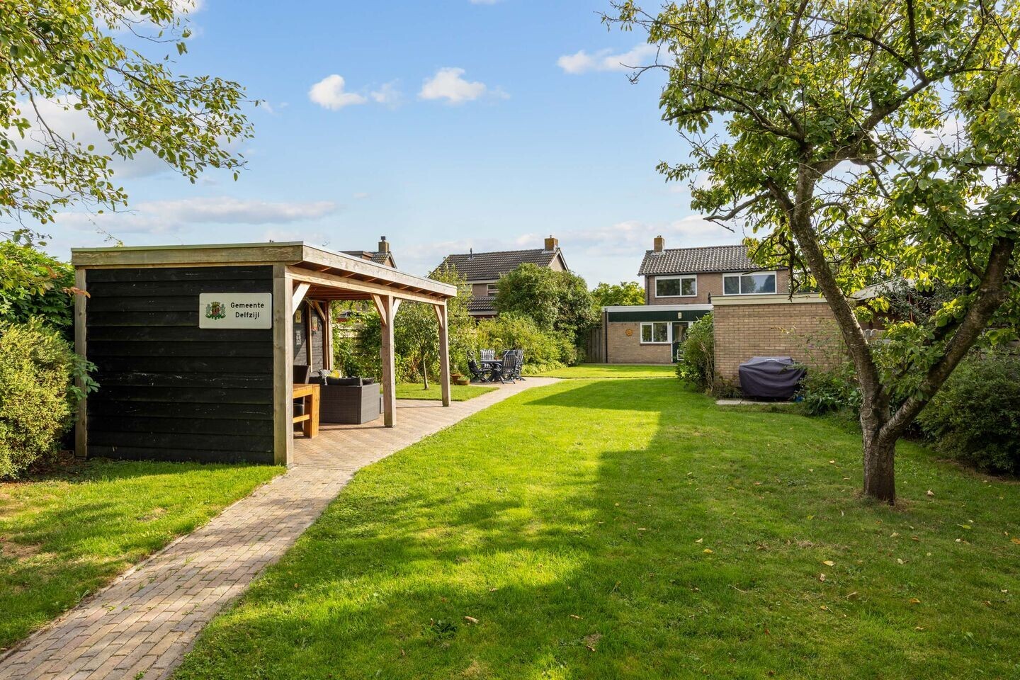 Vrijstaande woning te koop: Meidoornlaan 8, Sauwerd