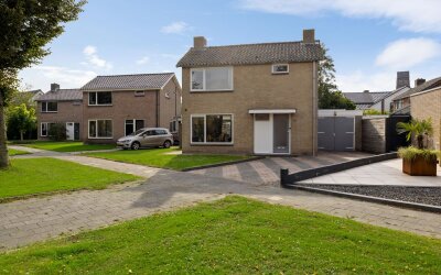 Huis te koop Julianalaan 13