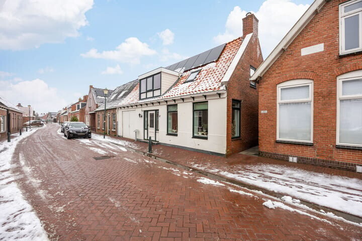Hoekwoning te koop: Hoofdstraat 57, Niezijl