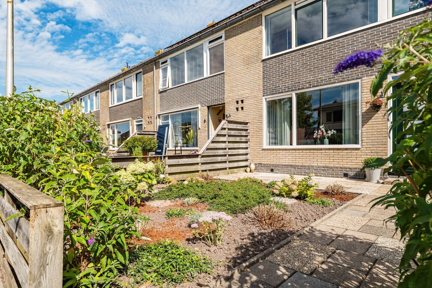 Tussenwoning te koop: Kerkstraat 6, Munnekezijl