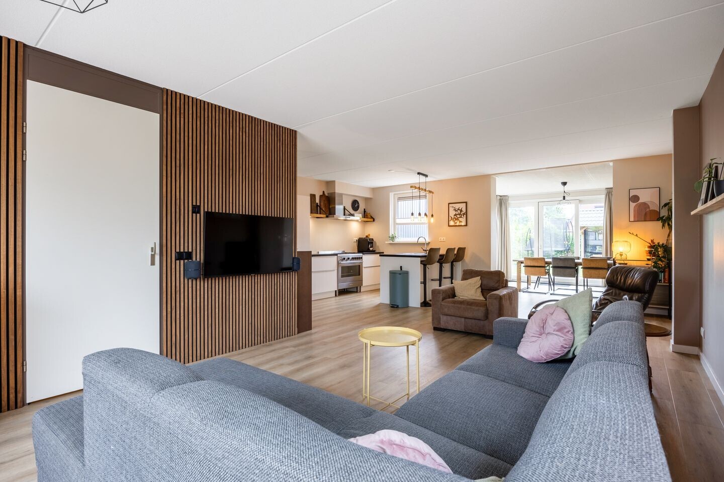 Tussenwoning te koop: Egmondlaan 6, Grootegast