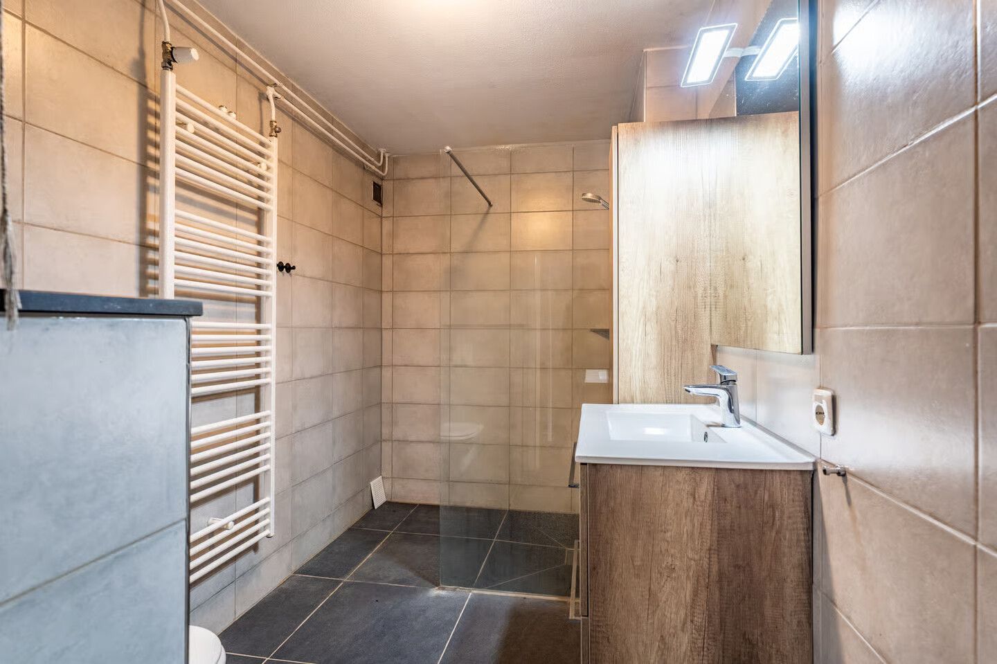 Tussenwoning te koop: Maneil 5, Bierum