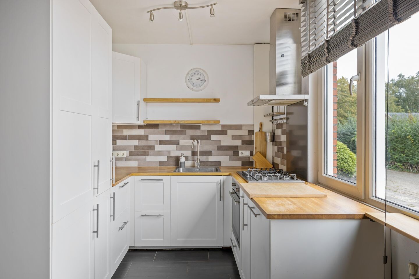 Tussenwoning te koop: Klaverweide 36, Delfzijl
