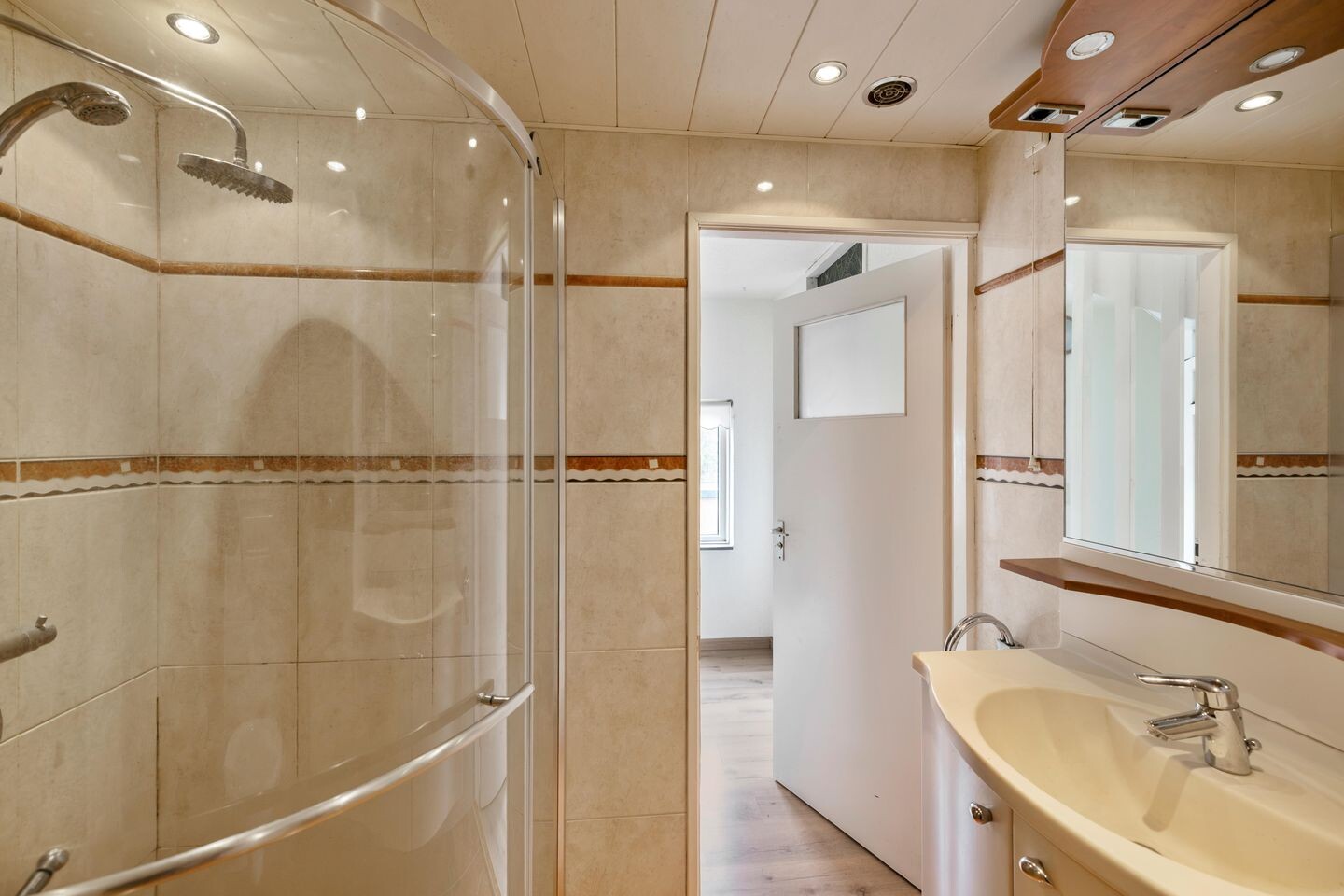 Tussenwoning te koop: Klaverweide 36, Delfzijl