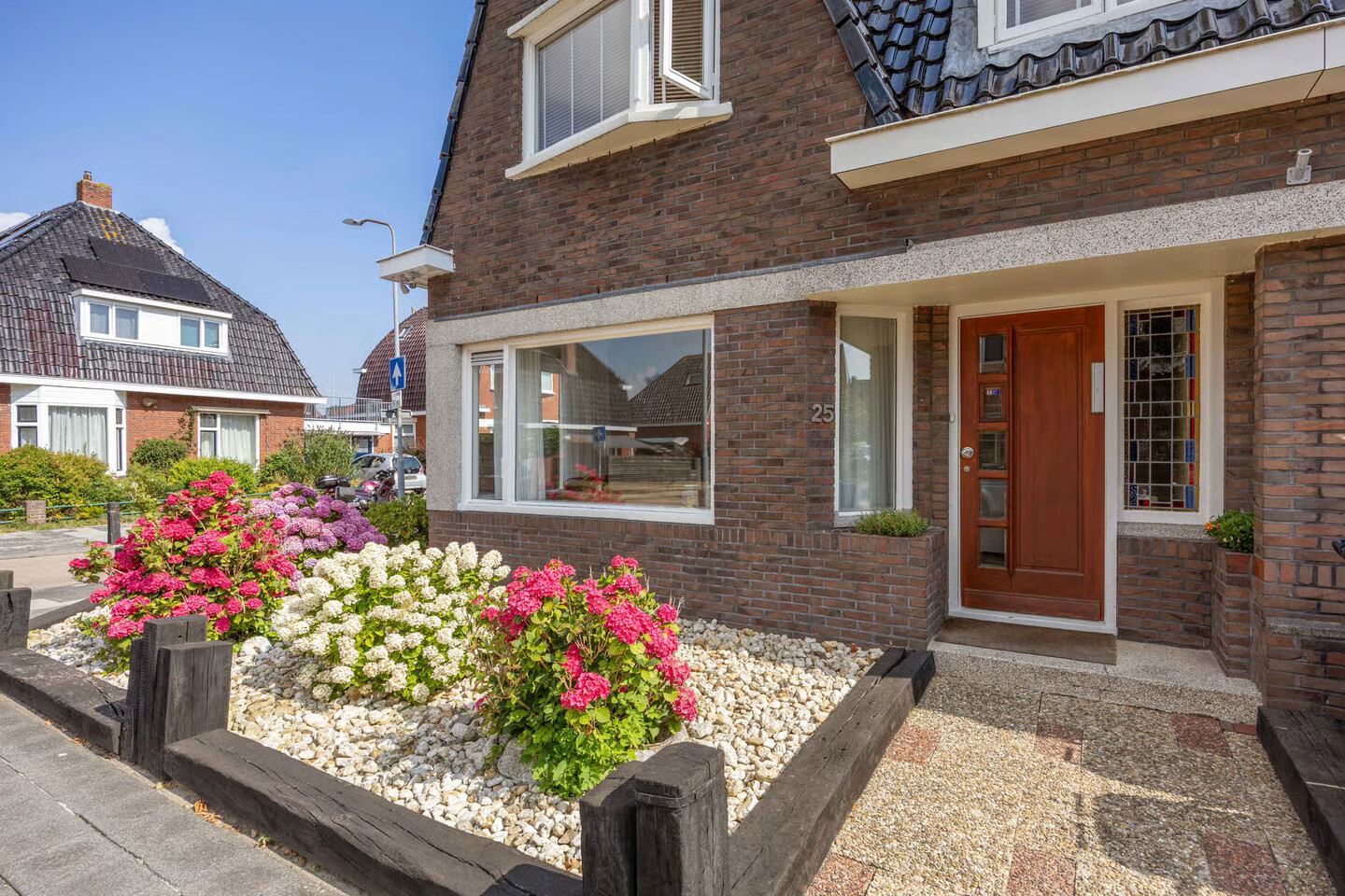 Twee-onder-één-kap te koop: Cornelis Houtmanstraat 25, Delfzijl