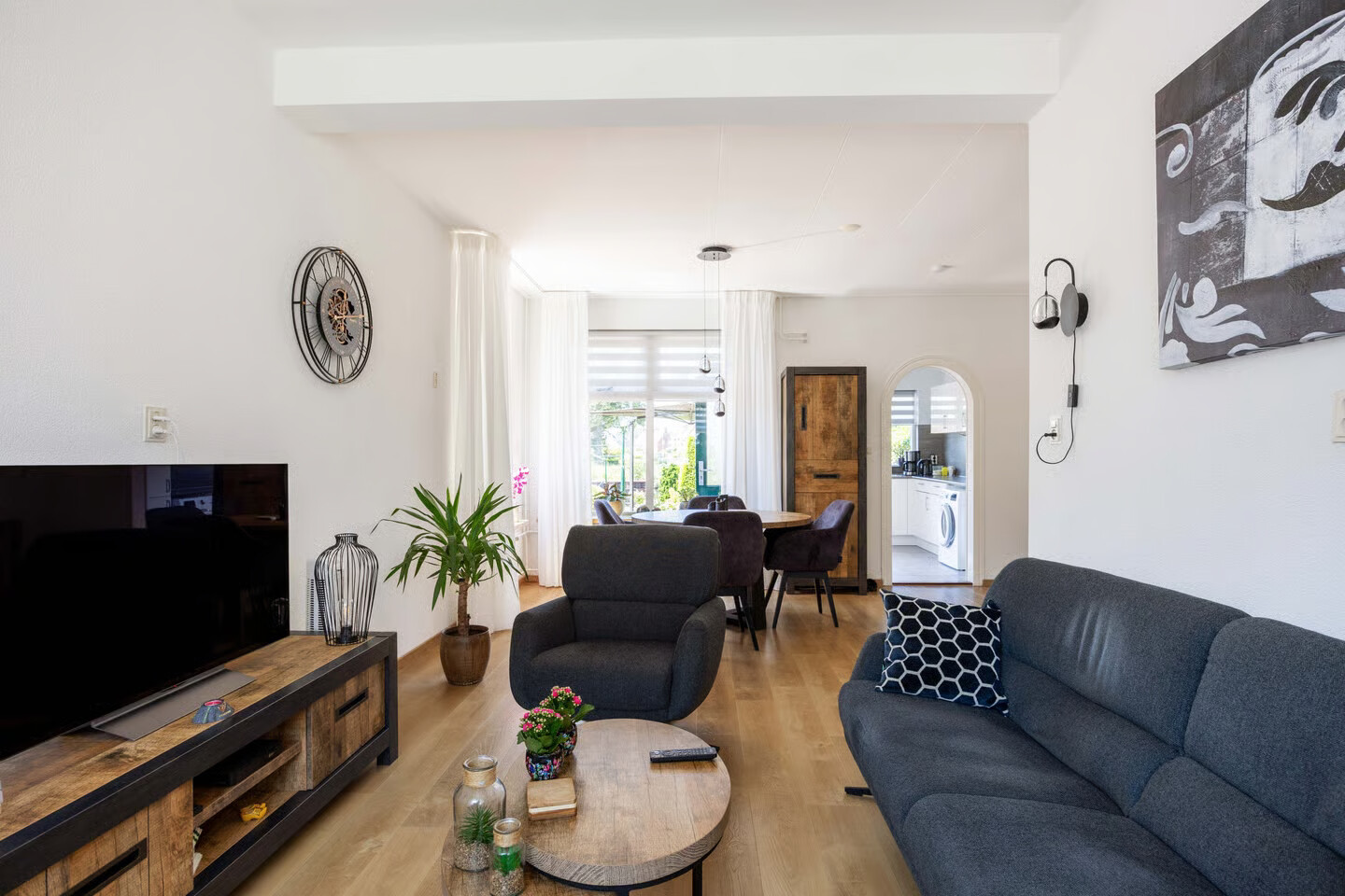 Twee-onder-één-kap te koop: Hindrik Jagerstraat 3, Farmsum