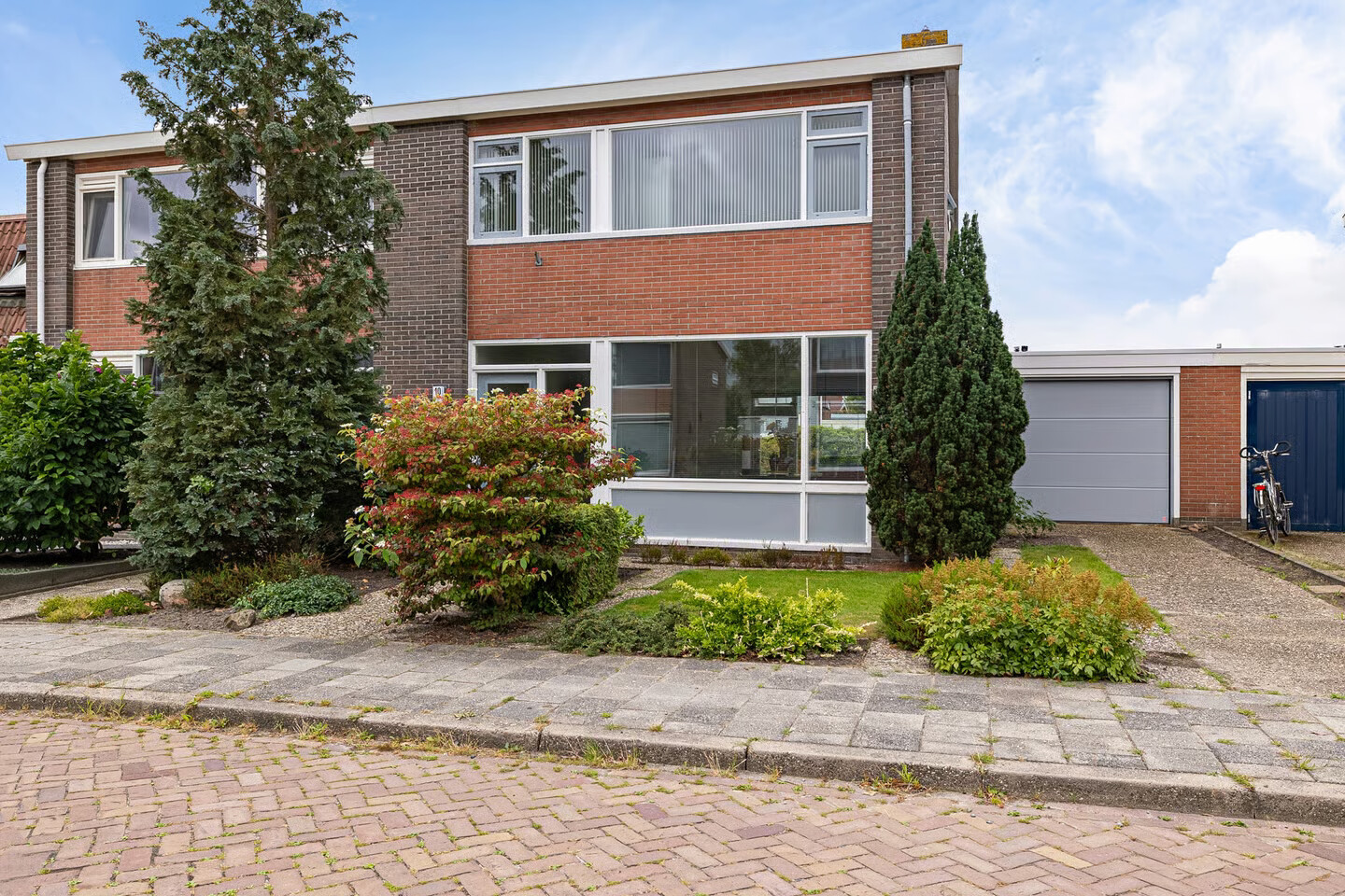 Tussenwoning te koop: Grachtstraat 10, Winsum