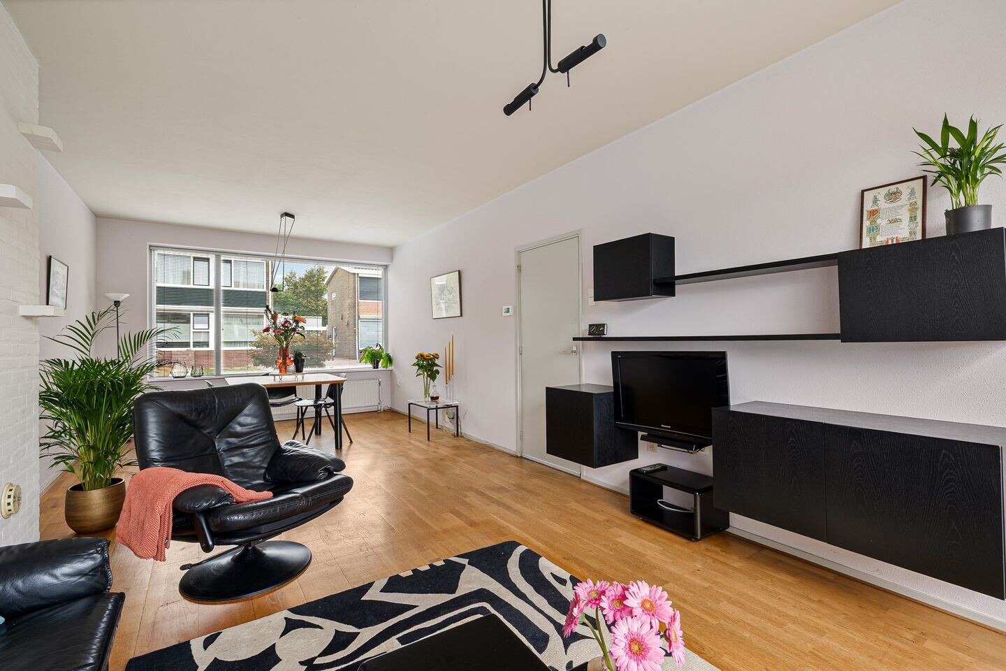 Tussenwoning te koop: Grachtstraat 10, Winsum