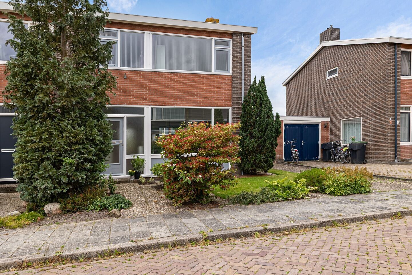 Tussenwoning te koop: Grachtstraat 10, Winsum