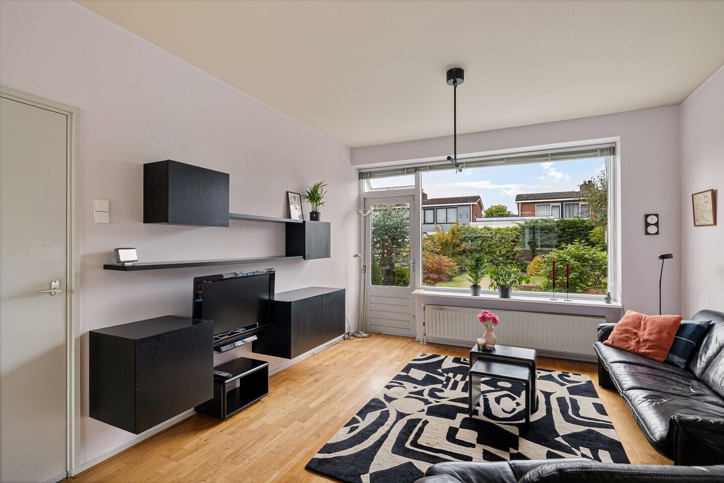 Tussenwoning te koop: Grachtstraat 10, Winsum