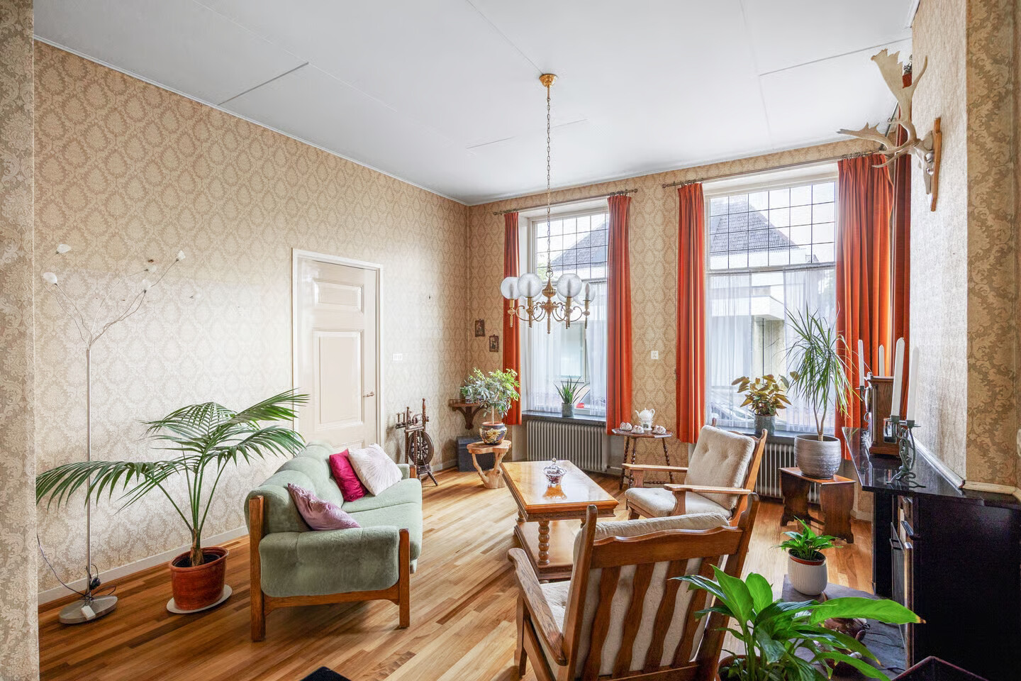 Vrijstaande woning te koop: Hoofdstraat-West 15, Uithuizen