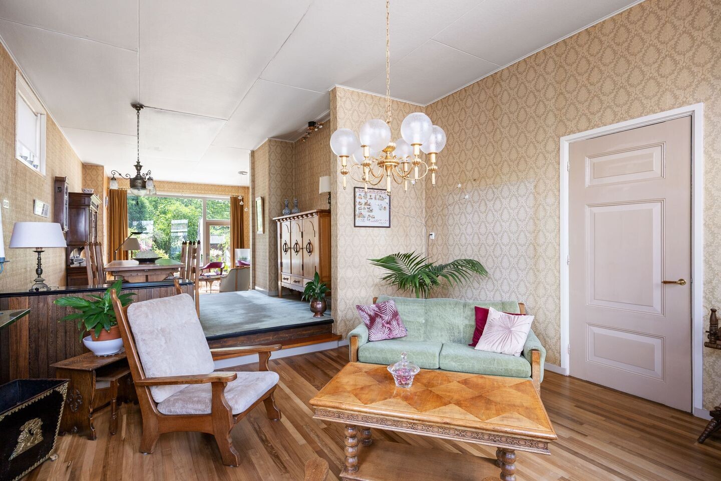 Vrijstaande woning te koop: Hoofdstraat-West 15, Uithuizen