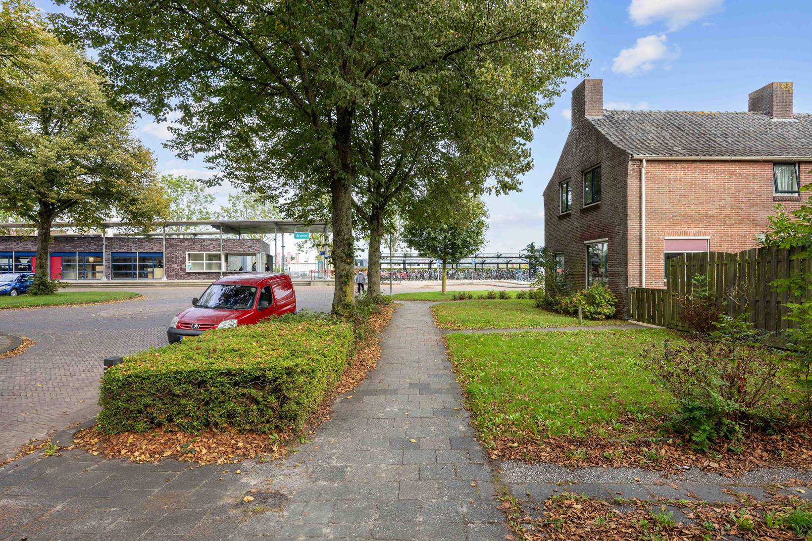 Twee-onder-één-kap te koop: Oosterstationsstraat 25, Uithuizen