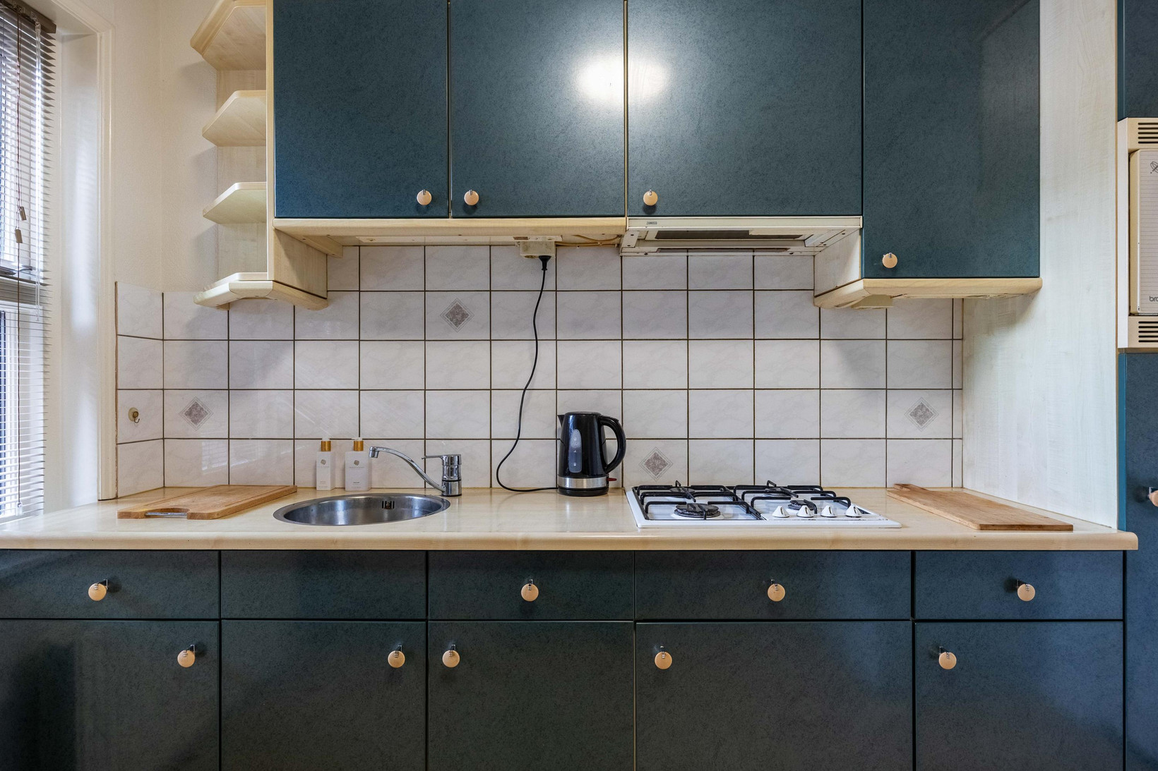 Twee-onder-één-kap te koop: Oosterstationsstraat 25, Uithuizen