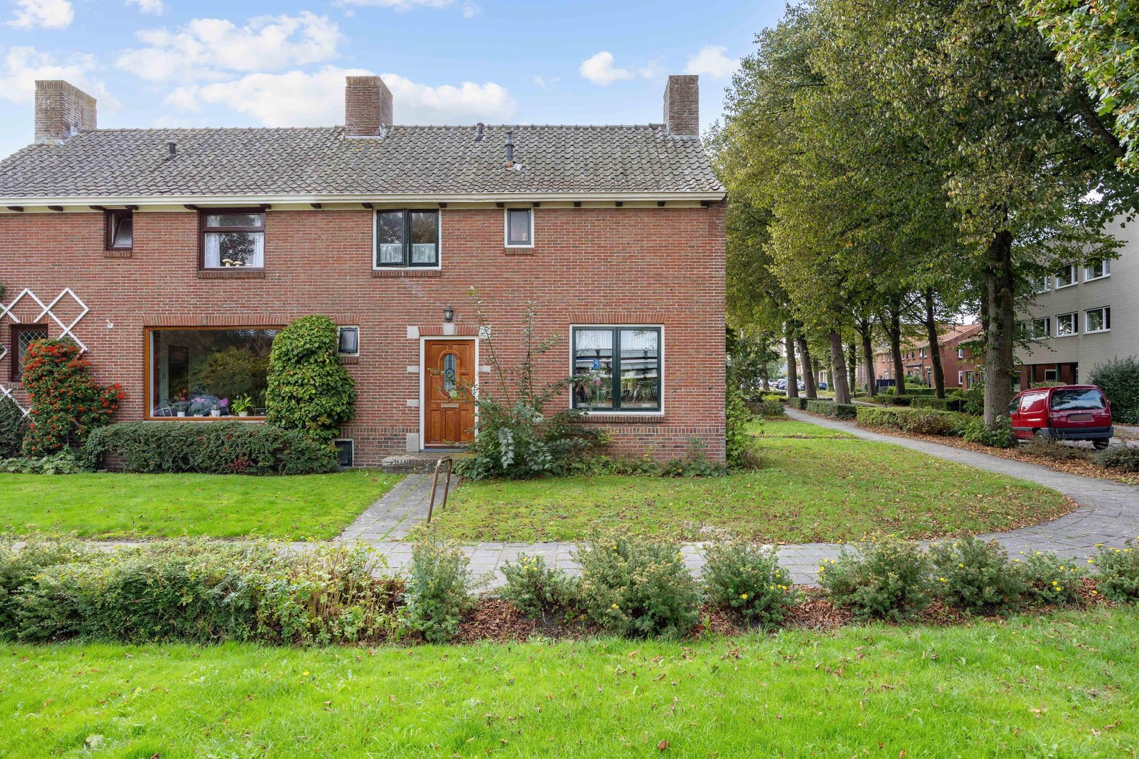 Twee-onder-één-kap te koop: Oosterstationsstraat 25, Uithuizen