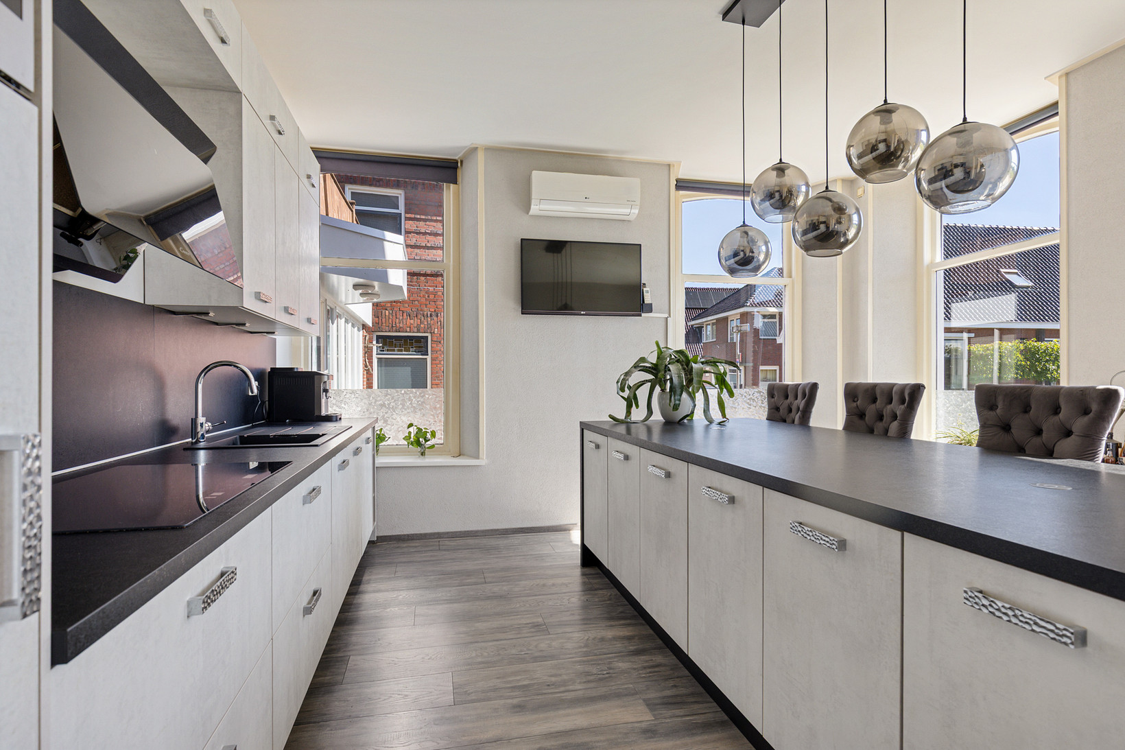 Tussenwoning te koop: Leeuwstraat 11, Uithuizen
