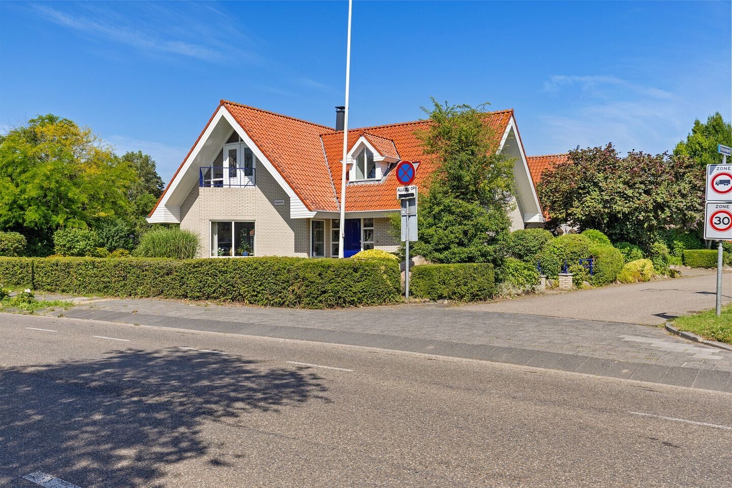 Vrijstaande woning te koop: Hoofdstraat 53, Uithuizermeeden