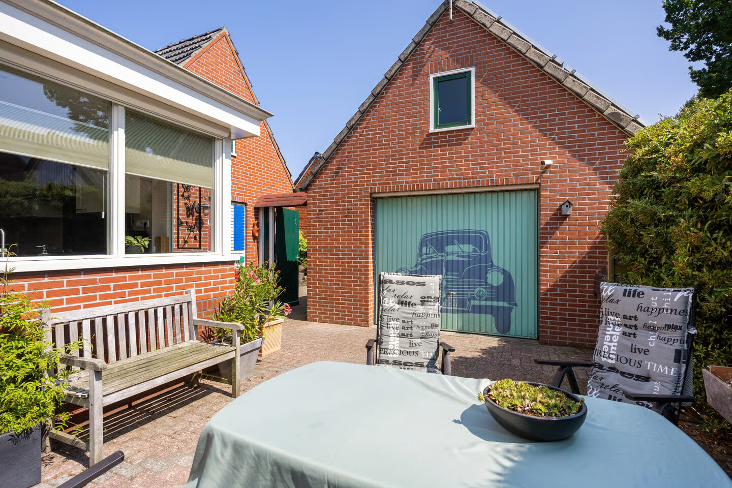 Twee-onder-één-kap te koop: Redger van Bolhuisstraat 14, Warffum